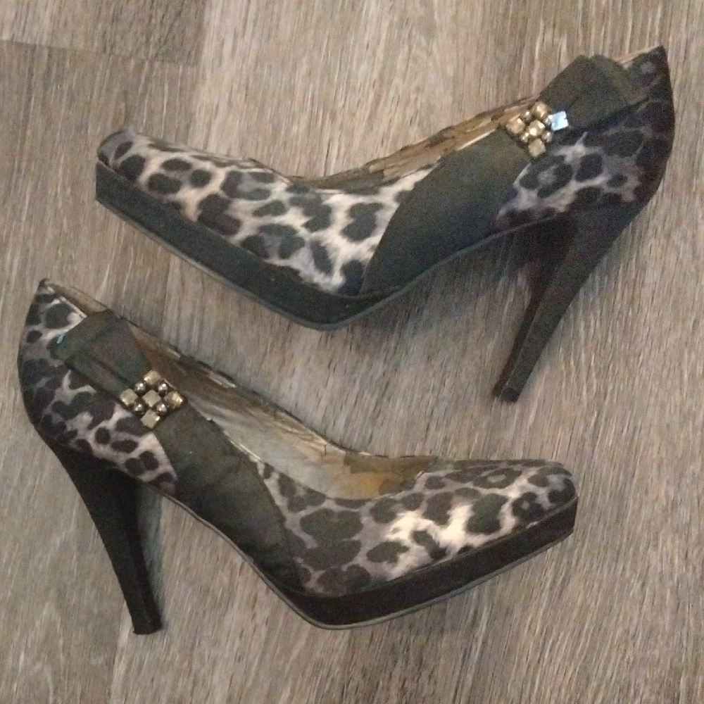 VIGOSS- Project Shoes: Leopard Jeweled Bow Stilletos- NEEDS TLC! Size 8.5